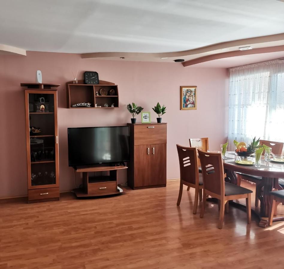 Central Apartment Targovishte Kültér fotó