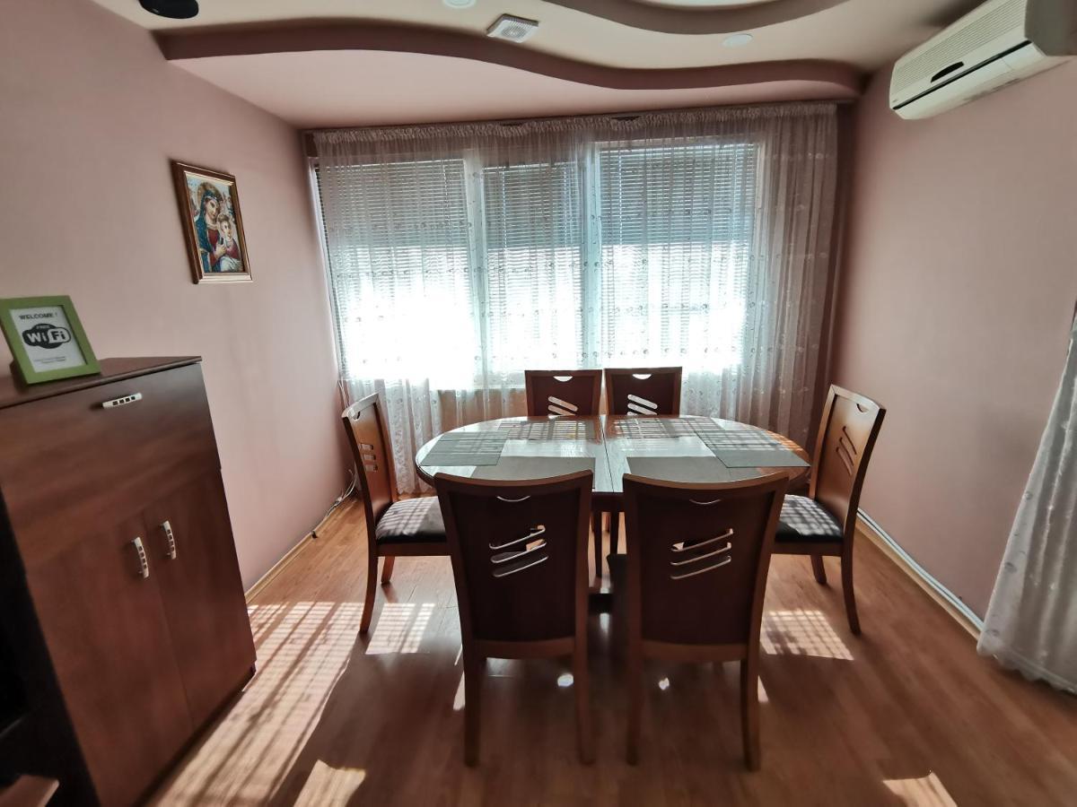 Central Apartment Targovishte Kültér fotó