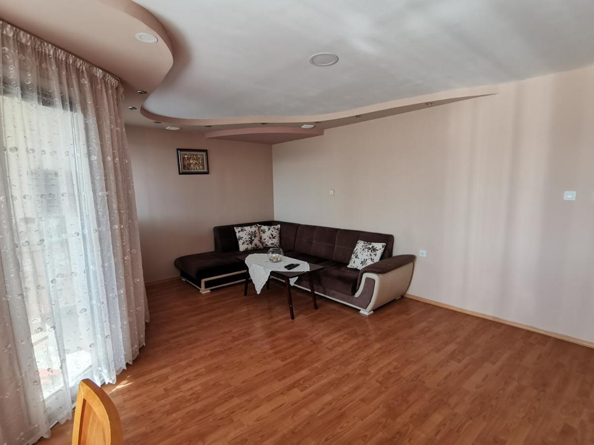 Central Apartment Targovishte Kültér fotó